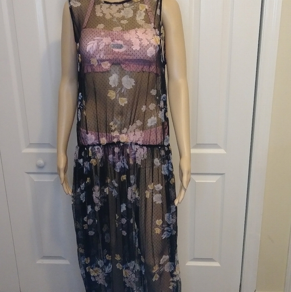 Young contemporary bathing suit cover - Picture 1 of 7